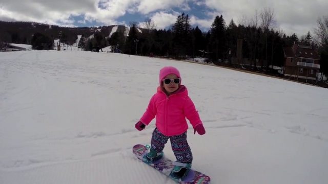 子どもは何歳からスノーボードを始めさせるべきか?